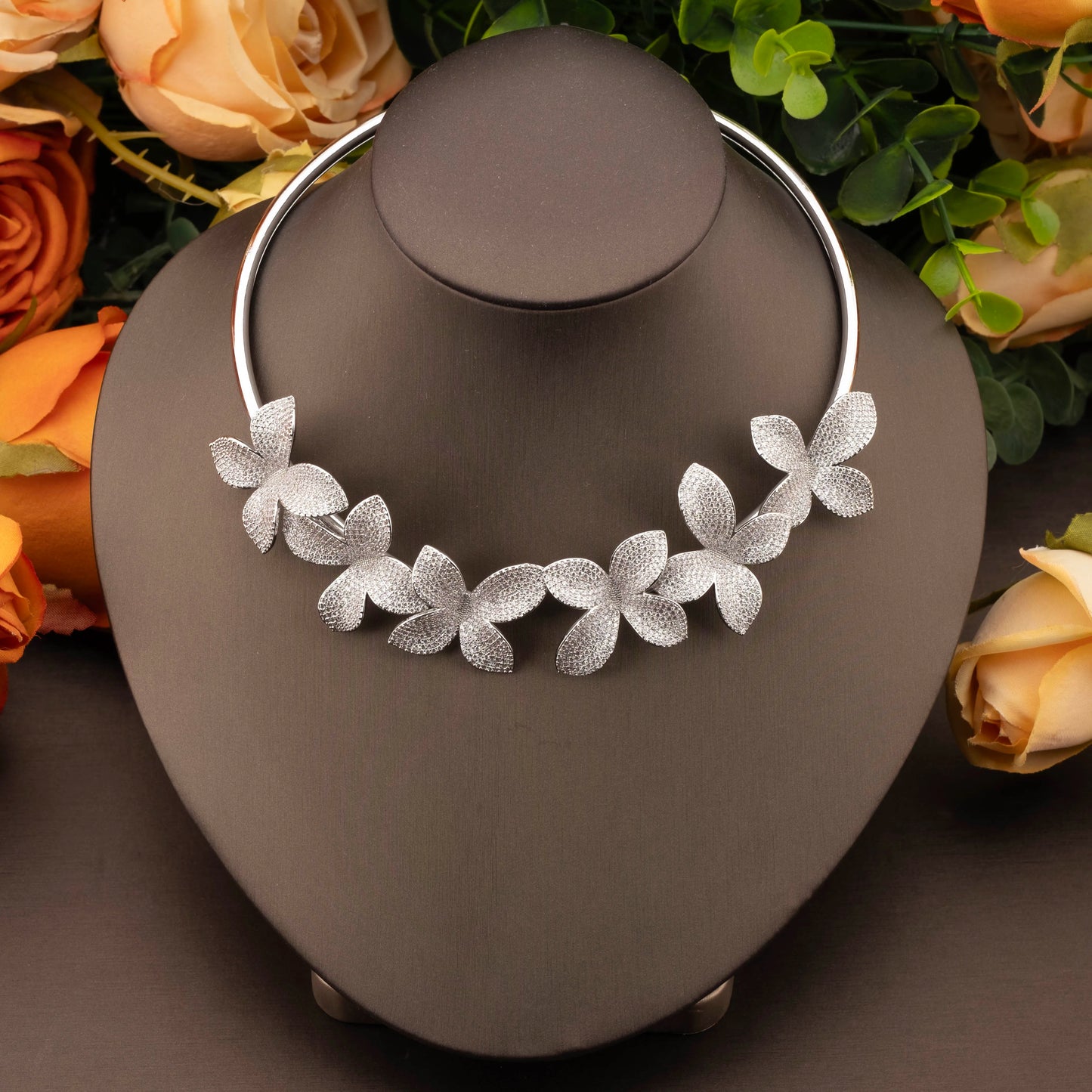 1 set of luxurious and elegant jewelry set with sparkling cubic zirconia leaf design, suitable for women to wear at weddings and banquets
