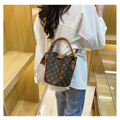 2025 Luxury Designer Women'S Shoulder Bag High-End Fashional Water Bucket Bag Crossbody Bags Unique Women Clutch Travel Tote Bag