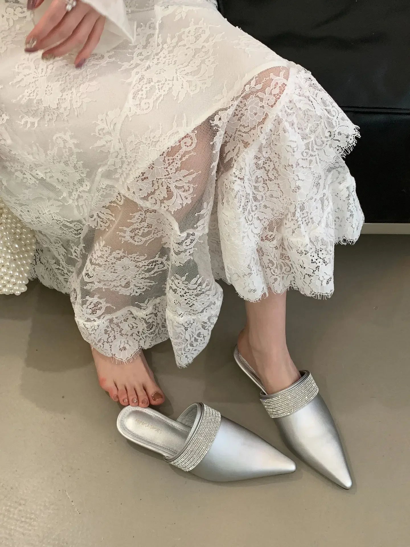 Pointy Toe Mules Women Slides Sandals Luxury Rhinestones Dress Shoes Summer 2025 Low Heel Gold Designer Slippers Ladies Pumps