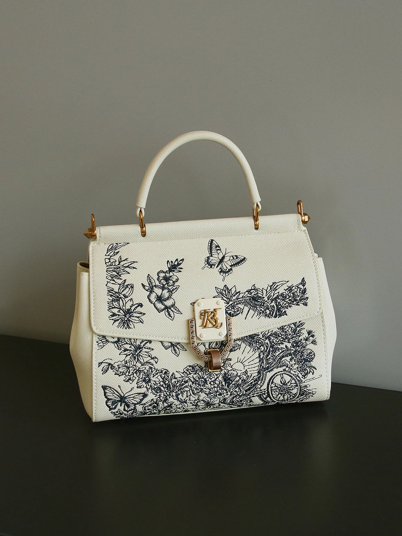 New fashion 2026 luxury handbag high quality niche design high sense embroidery western style small square bag with double-sided