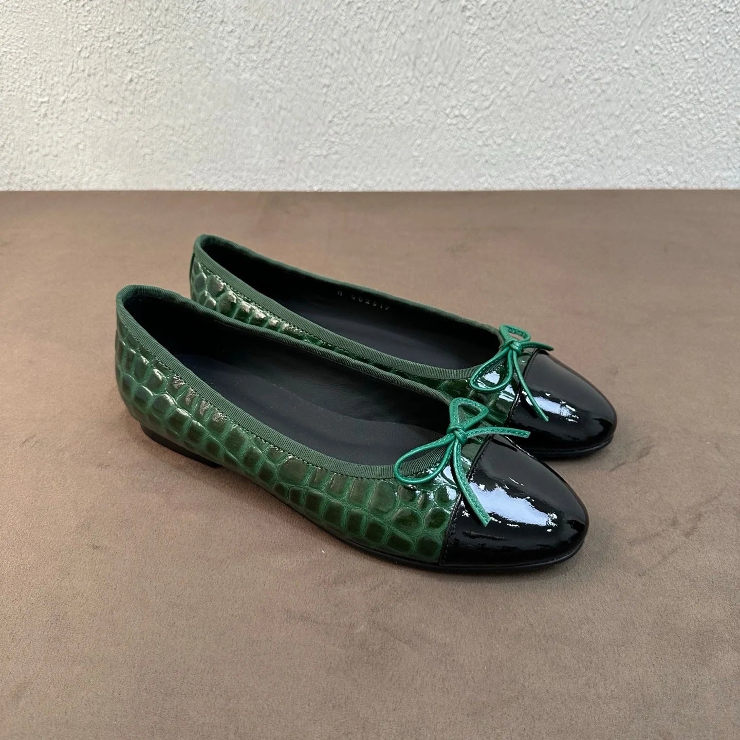 Luxury Brand Women's Slip-on Bow-accented  Low-heel Shoes Mary Janes Embossed Upper Patent Leather Versatile Casual Shoes