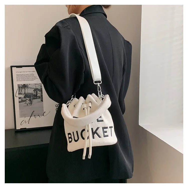 New Fashion Women's Bucket Bag Trend Brand Personality Plush Shoulder Bag High-end Elegant Crossbody Bag Designer Luxury Handbag