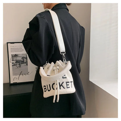 New Fashion Women's Bucket Bag Trend Brand Personality Plush Shoulder Bag High-end Elegant Crossbody Bag Designer Luxury Handbag