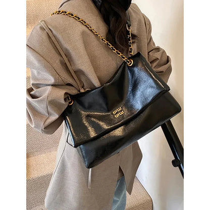 High-quality designer large-capacity underarm tote bag female 2026 new wild light luxury high-end commuter chain messenger bag
