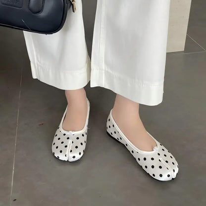 2026 New Women's Polka Dot Vintage Split Toe Slip-On Flat Shoes Japanese Style Casual Loafers Black Beige Large Size 35-42