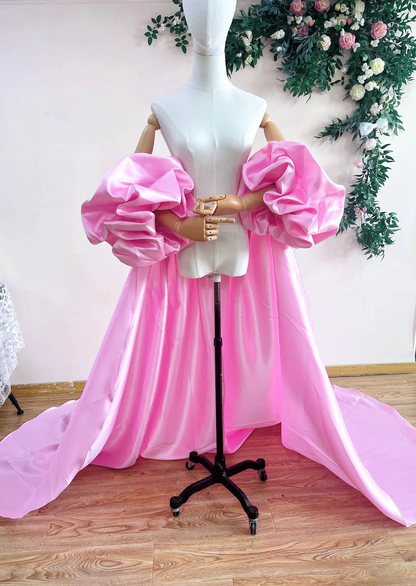 Red  Mikado Satin Long Wedding Cape Puffy Short Sleeves Court Tain Evening Cape Outfit Coat For Women Costume DJ199