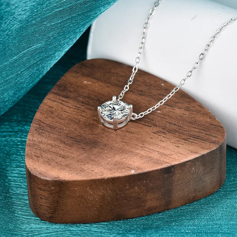 925 Sterling Sliver Necklace Pendant Classic Shining for Woman Fine Wedding Jewelry Accessories Simulated Diamond Party Gifts