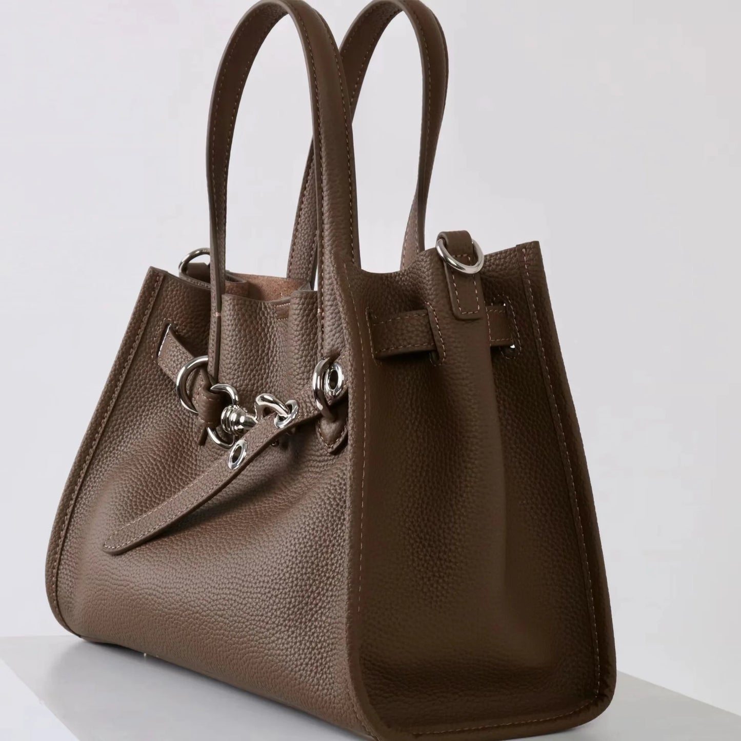 2026 Top grade Women's Genuine Leather Bag High Quality Casual Versatile Handbags Female Shoulder Bags Commute Totes Coffee