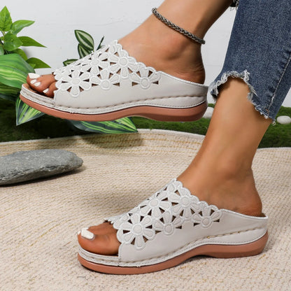 Women Slippers Elegant Floral Comfort Sandals Hollow-Cut Stylish Wedge Slippers Designer Versatile Slides Women Beach Shoes