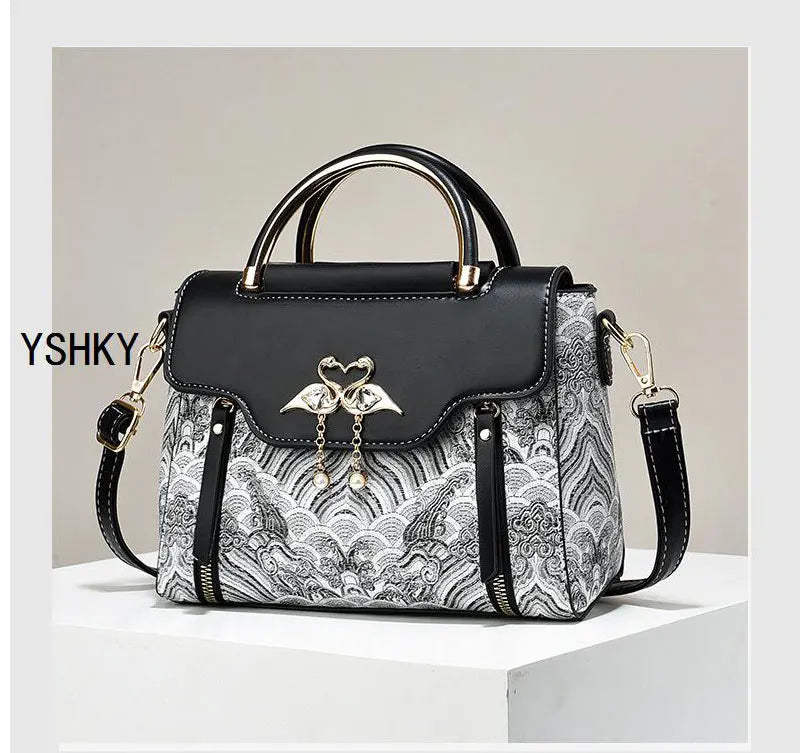 New Women bag  for shoulder bag leather handbag sac a main femme luxury designer Carrying a ox-skin bag under one shoulder bag