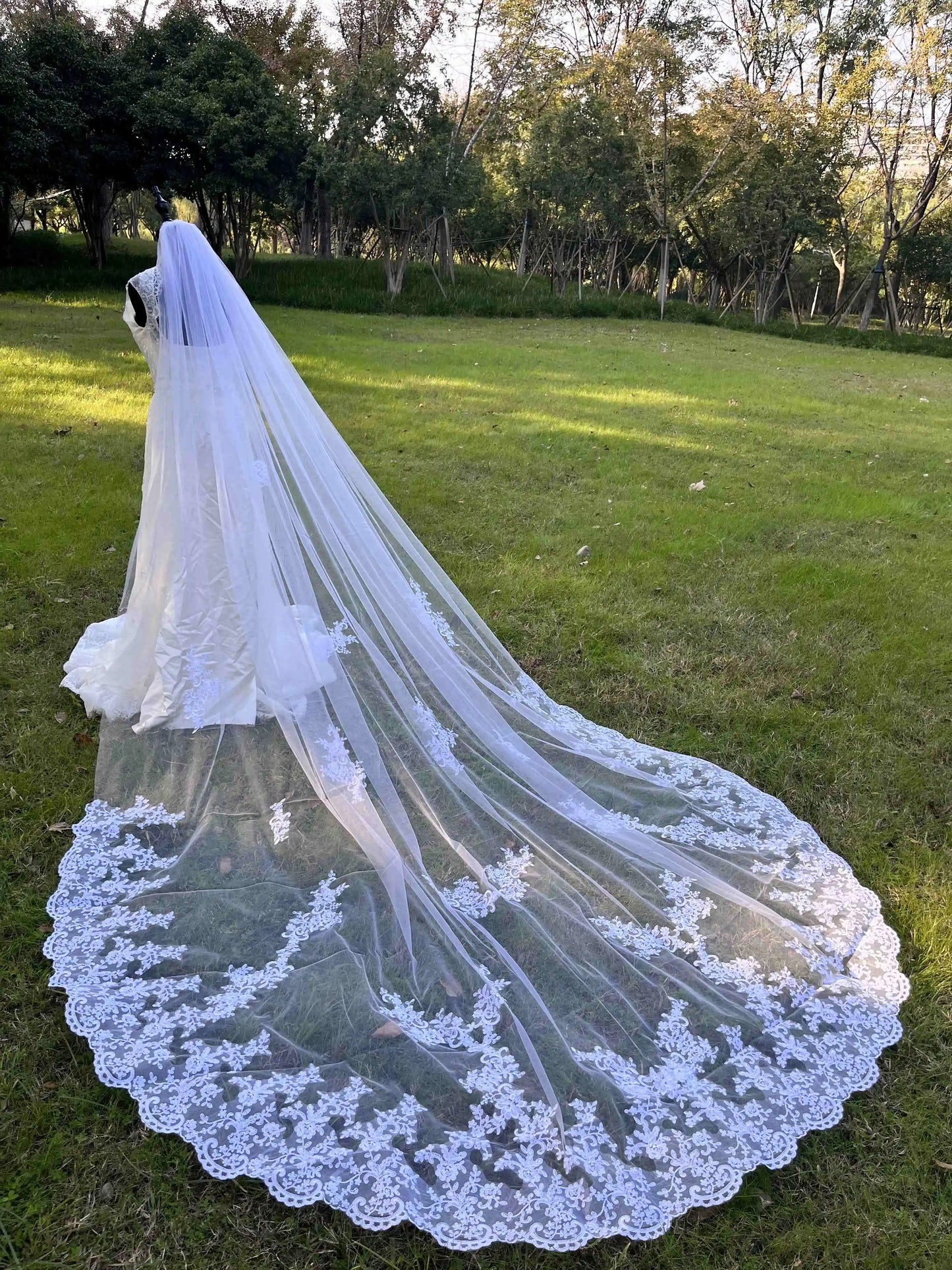 White Ivory Bridal Veil 3 m 4 m 5 m One Layer Wedding Veil With Comb Lace Bridal Veils Appliqued Cathedral Wedding Accessorie