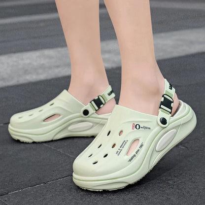 New Classic Summer Clogs Men Slipper Breathable Garden Shoes EVA Outdoor Comforty Beach Slides Home Sandals Antiskid Slippers