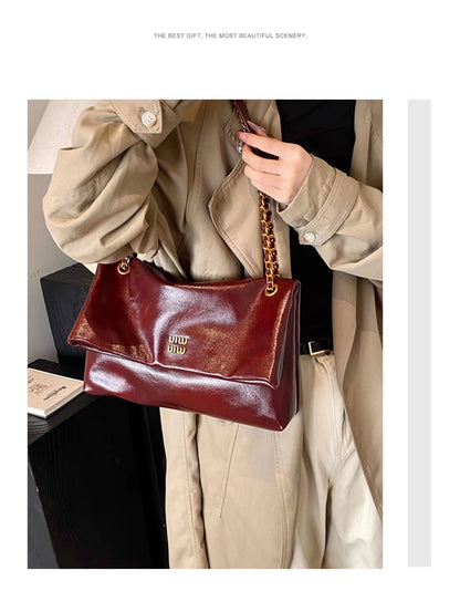 High-quality designer large-capacity underarm tote bag female 2026 new wild light luxury high-end commuter chain messenger bag