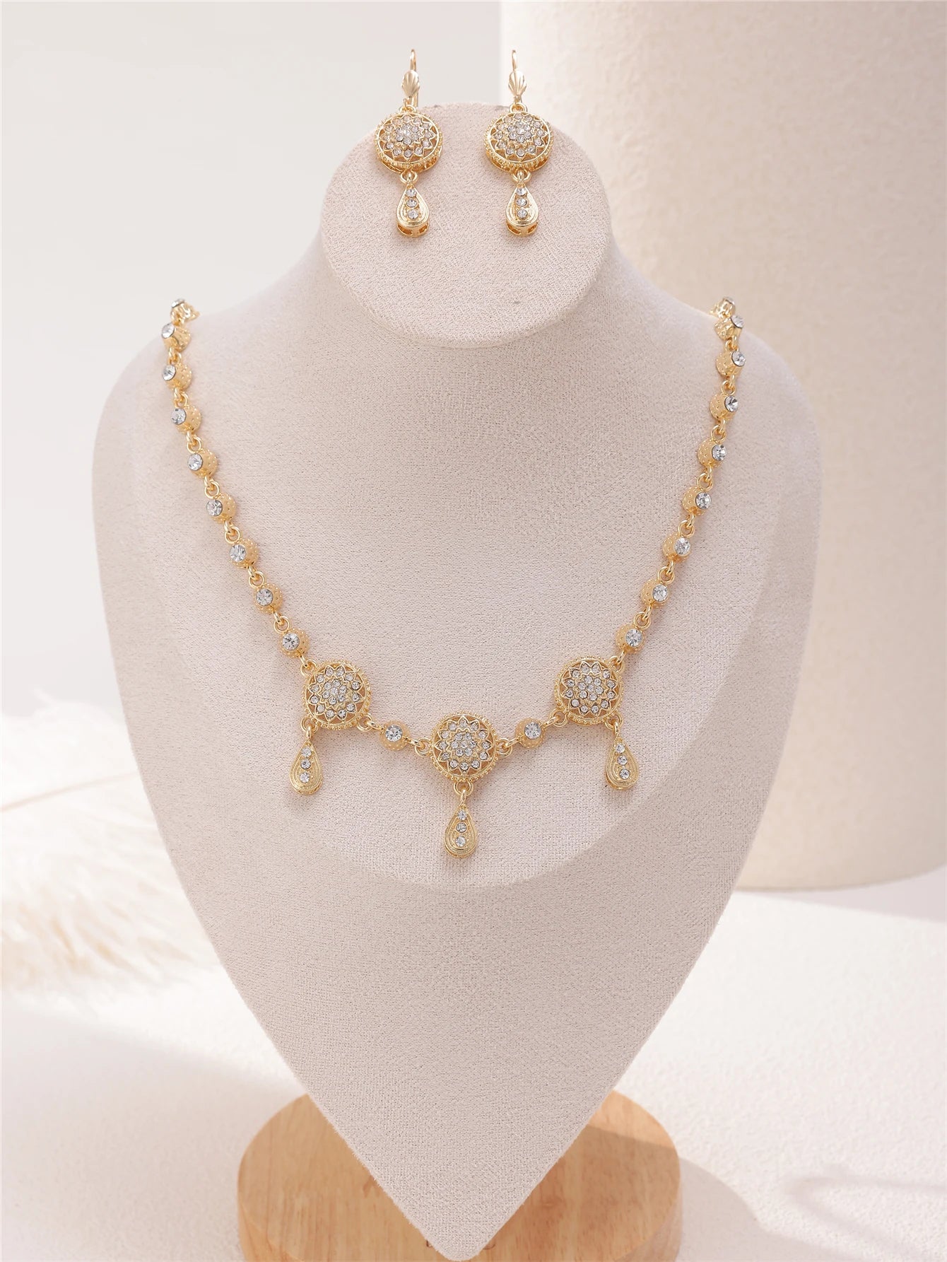 Moroccon Style Inlaid Rhinestone Design Necklace Plus Earring Set To Meet A Variety Of Occasions To Wear Jewelry