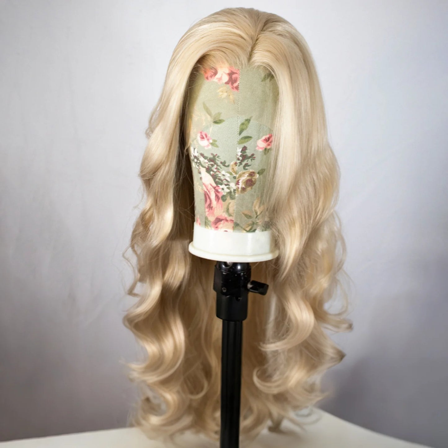 Honey Blonde Long Wavy Synthetic Lace Front Wig for Women Free Part Loose Curly Hair Heat Resistant Fiber Wigs for Daily Party