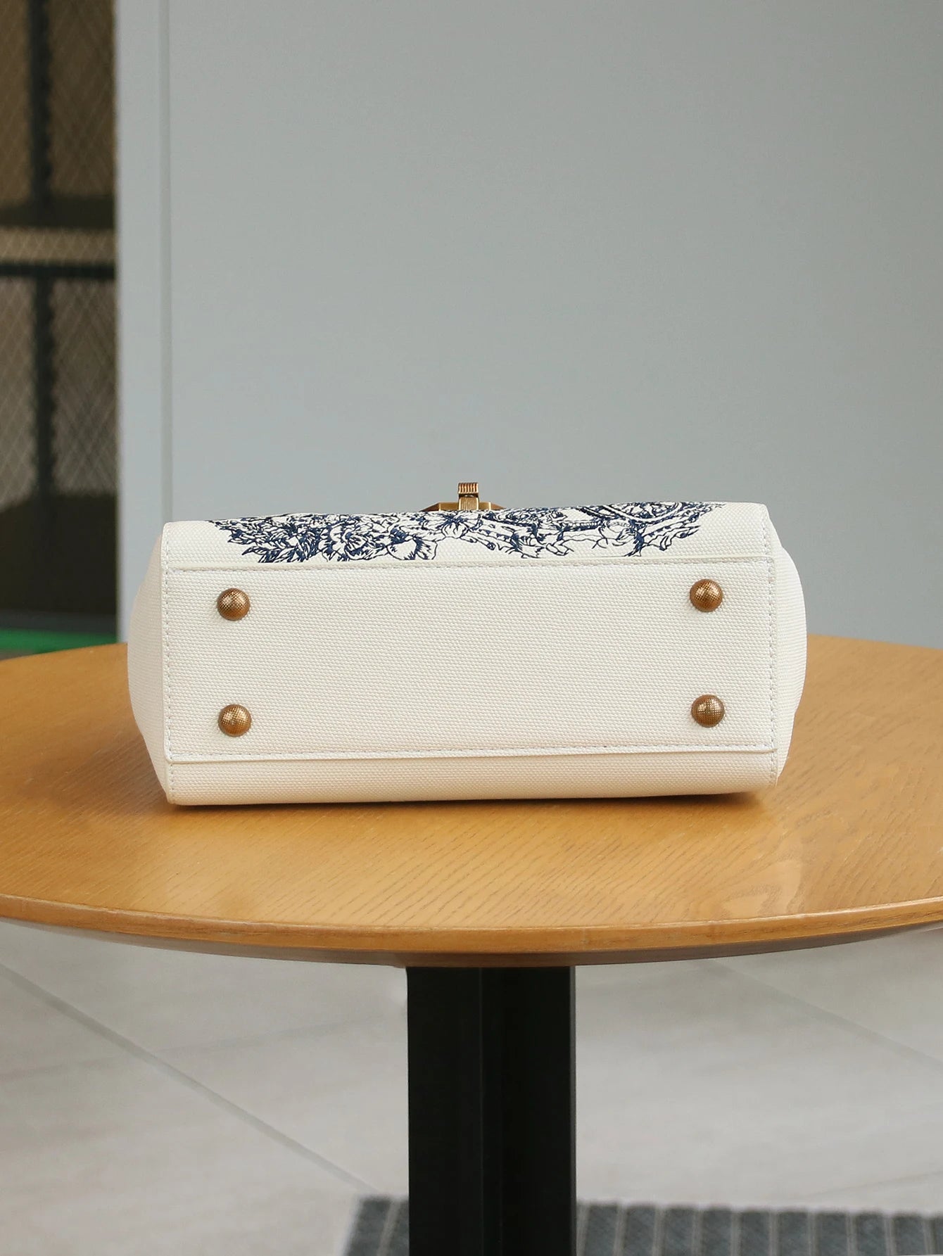New fashion 2026 luxury handbag high quality niche design high sense embroidery western style small square bag with double-sided