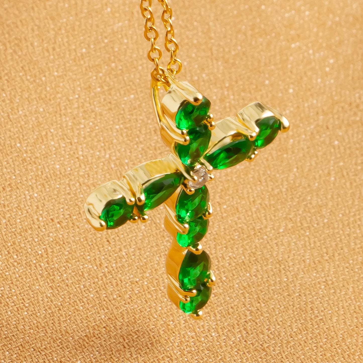 Cubic Zirconia Cross Water Diamond Pendant for Women's Fashion Sexy Golden Hypoallergenic Jewelry Gift Party Banquet Necklace