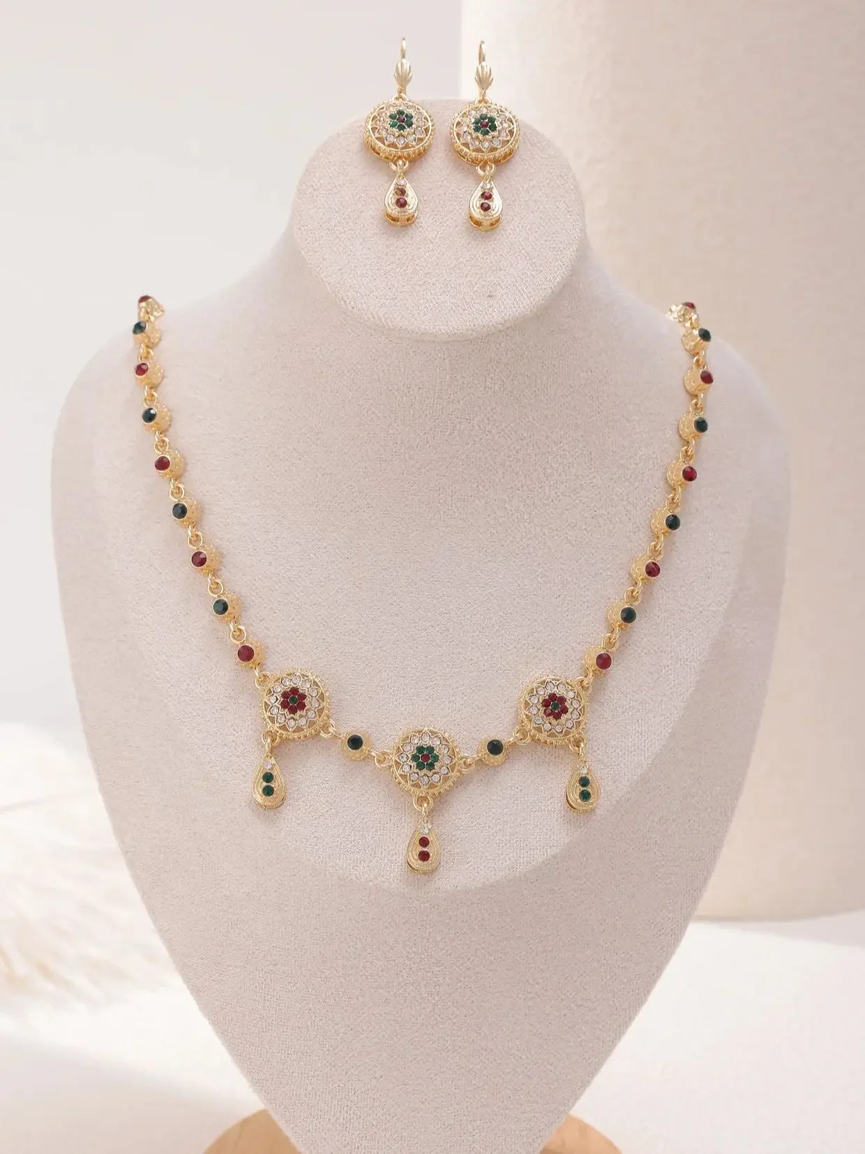 Moroccon Style Inlaid Rhinestone Design Necklace Plus Earring Set To Meet A Variety Of Occasions To Wear Jewelry