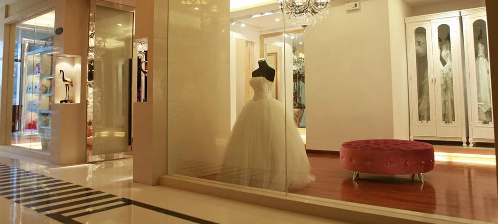 Elegant Off White Satin Women Wedding Dresses Sexy Sleeveless A-Line Gowns Mopping Length Banquet Vestidos De Novias Customized