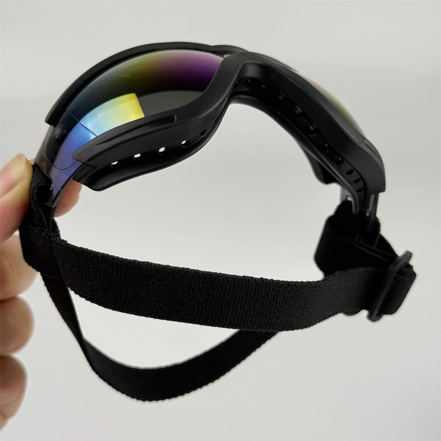 These Pet Dog Sunglasses Can Block Ultraviolet Rays, and the Dog Goggles Are Windproof and Dustproof.