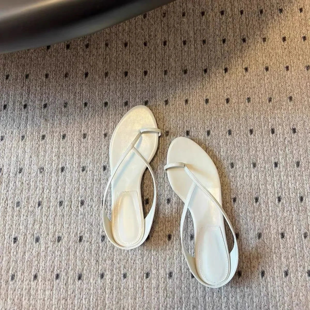 Women's Minimalist Thin Strap Sandals 2026 New Summer Flip Flops Elegant Clip Toe Flat Slides Casual Beach Shoes for Ladies
