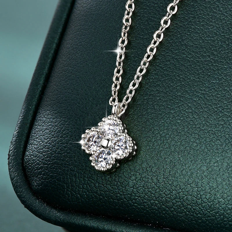 Rrjzz Lucky Clover D-Color Round Moissanite Necklace for Women Four-Leaf Flower Lab Imitation Diamond Pendant Necklace Jewelry