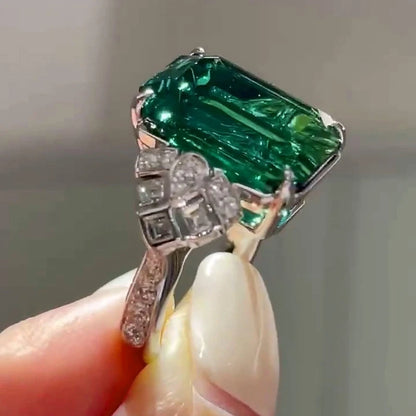 Huitan Big Green Cubic Zircon Women Rings Anniversary Party Luxury Accessories for Lady Birthday Gift Temperament Female Jewelry