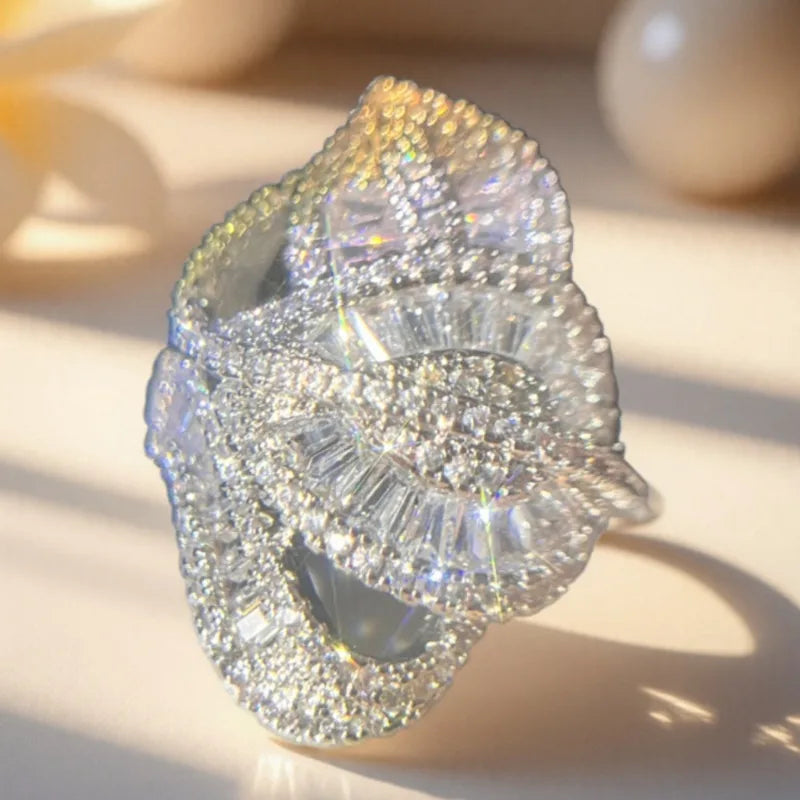 Elegant Bling Three Leaf Cubic Synthetic Zirconia Ladies Ring Wedding Party Bride Engagement Ring Fine Jewelry Accessories