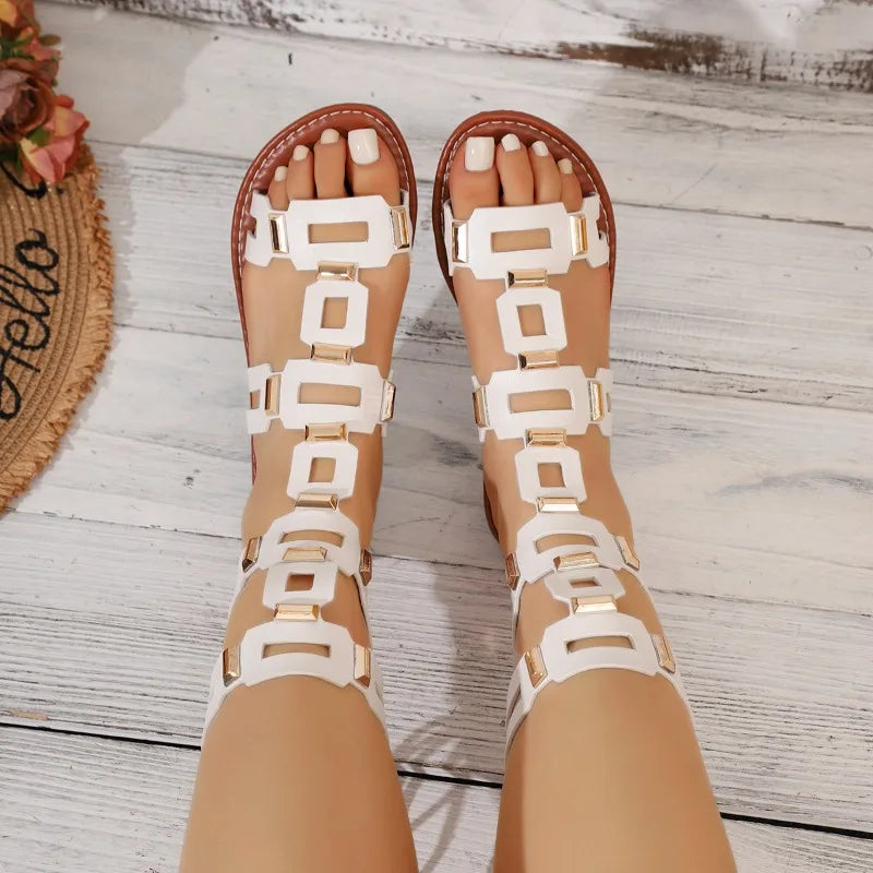 2026 Summer Luxury Round Toe PU Women's Sandals Fashionable Flat Casual Beach Shoes Stylish Metallic Decoration Women's Sandals