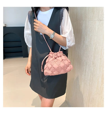 Women Drawstring Shoulder Bags Detachable Strap Quilted Crossbody Bag Solid Color Soft Padding Handbag for Outdoor Travel