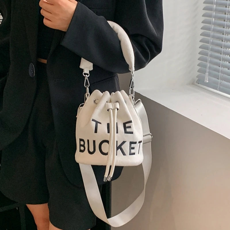 New Fashion Women's Bucket Bag Trend Brand Personality Plush Shoulder Bag High-end Elegant Crossbody Bag Designer Luxury Handbag