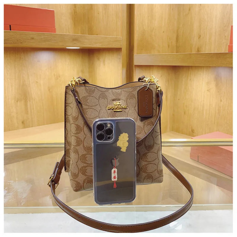 Advanced Women's Bag 2026 New Fashion Luxury Retro Large Capacity Bucket Bag Versatile Single Shoulder Crossbody Bag Trend
