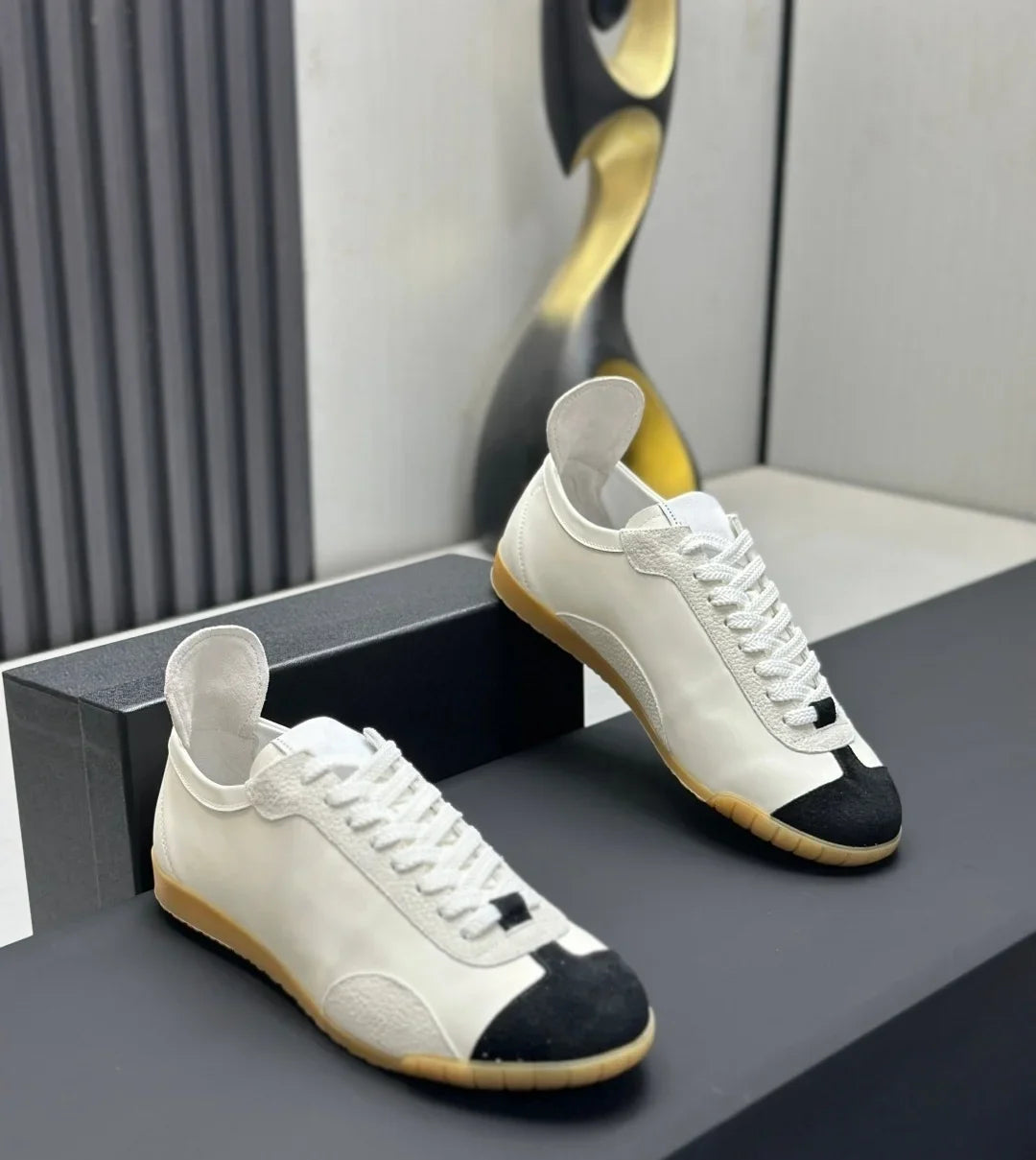 Luxury Brand Running Shoes Casual Sneakers Commuter Shoes Hiking Shoes Genuine Leather Simple Yet Stylish Retro Sporty Style