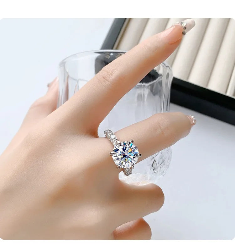 Women's Fashion High-End PT950 Platinum Ring, Luxury Inlaid 2CT Moissanite, White Moonlight Light Luxury Style
