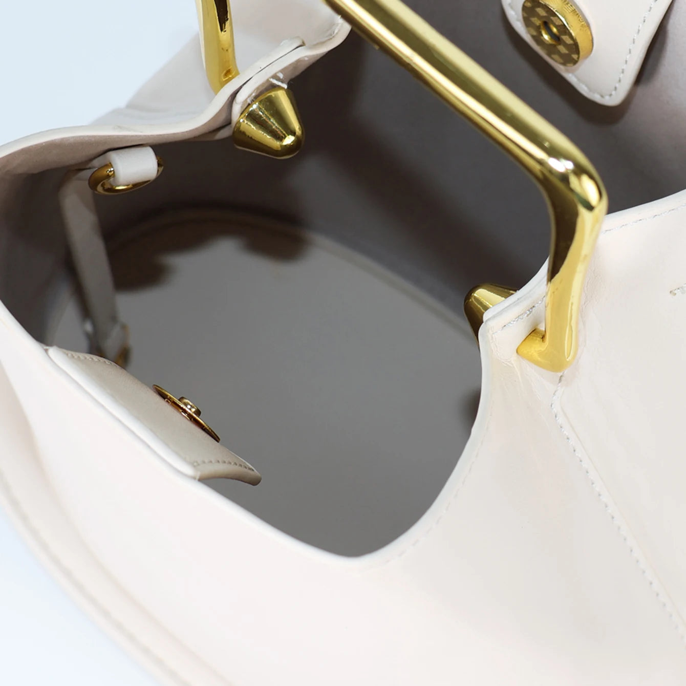 Fashionable Purses for Woman Silver Top-Handle Bags Hat Shape Handbags for Woman Shoulder Bags Evening Bags Luxury Designers