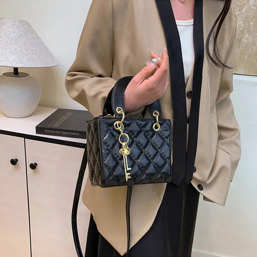 Faionable Lady Bag 2025 New Sle Small Diamond ID Crossbody Bag Small Fraance Sle Godd Handbag Women's Bag
