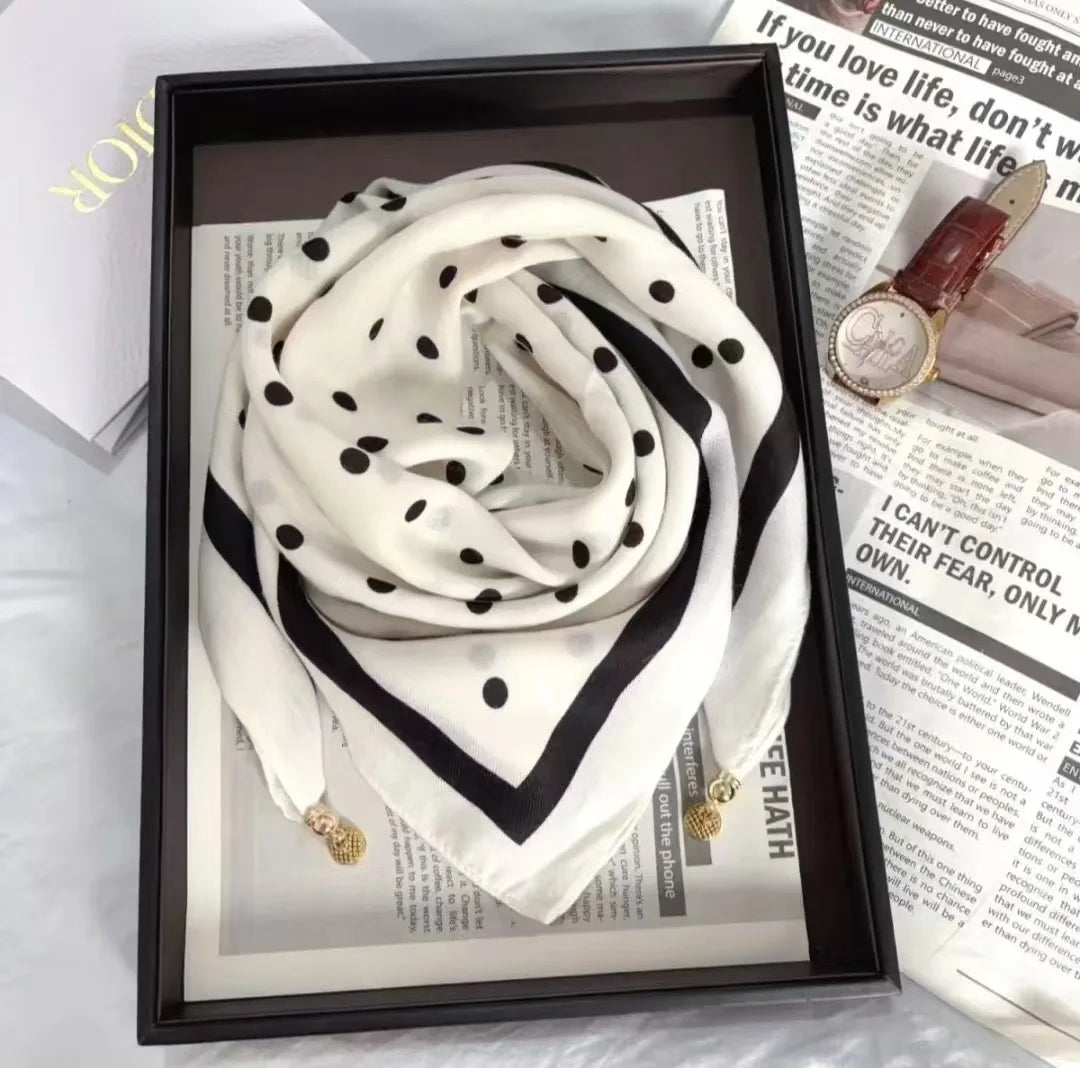 2026 new magnetic buckle silk scarf for women's small square scarf for autumn and winter warmth and cold resistance, fashionabl