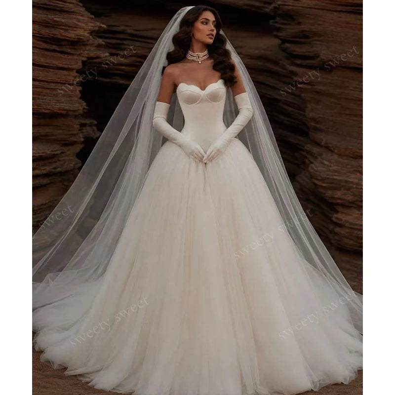 Elegant Wedding Dresses Bride Satin With Ruffled Organza A-Line Bride Dress Strapless Sleeveless Ball Gown Customized Robe Marié