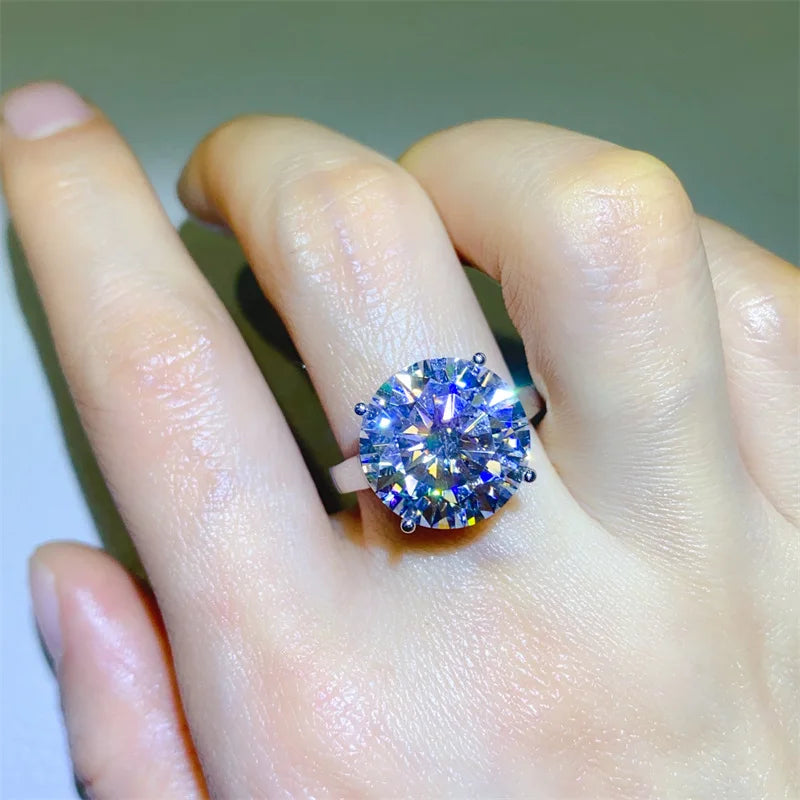 Classic Moissanite PT950 Platinum 10 Carat Luxurious Oval Ring for Women, durable structure and long-lasting brilliant luster