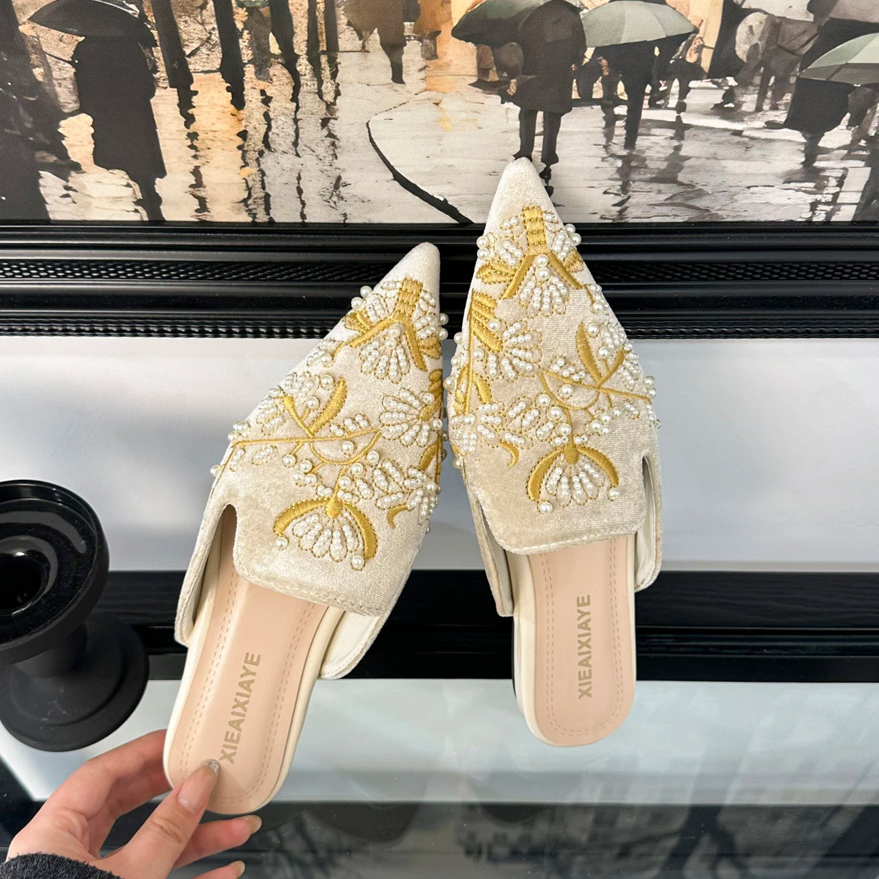 Embroidery Women Mules Slippers Luxury Elegant Pointed Toe Slides Shoes Ladies Sandalias Pointed Bead Embroidery Roman Style