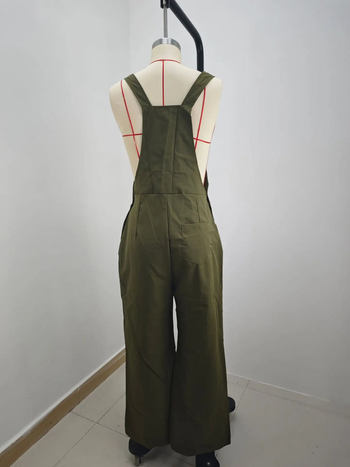 Early Autumn One-Piece Suit 2026 European And American Style Vacation Beach Retro Pocket Solid Color Workwear Strap Suit Thin Mo