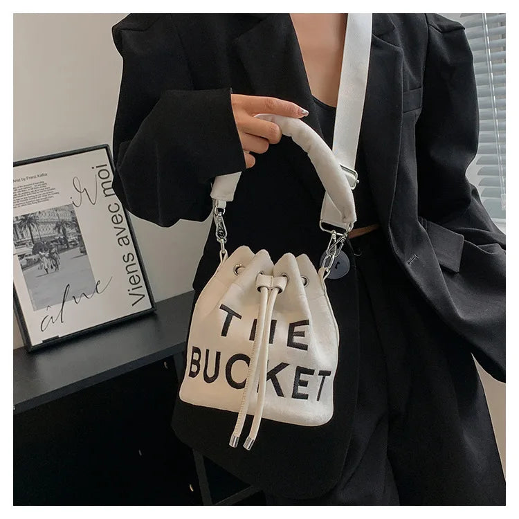 New Fashion Women's Bucket Bag Trend Brand Personality Plush Shoulder Bag High-end Elegant Crossbody Bag Designer Luxury Handbag