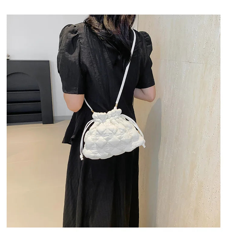 Women Drawstring Shoulder Bags Detachable Strap Quilted Crossbody Bag Solid Color Soft Padding Handbag for Outdoor Travel