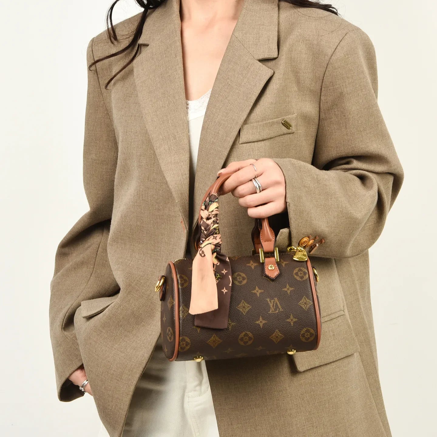 Luxury OULAIMEIZI 2026 New Fashion Retro Classic Letter Printed Designer Boston Bag Temperament Trendy Shoulder Bags for Women