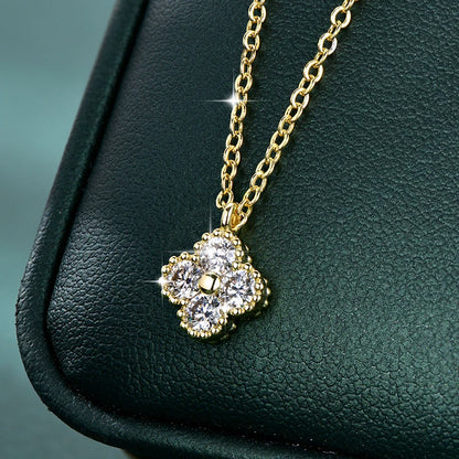 Rrjzz Lucky Clover D-Color Round Moissanite Necklace for Women Four-Leaf Flower Lab Imitation Diamond Pendant Necklace Jewelry