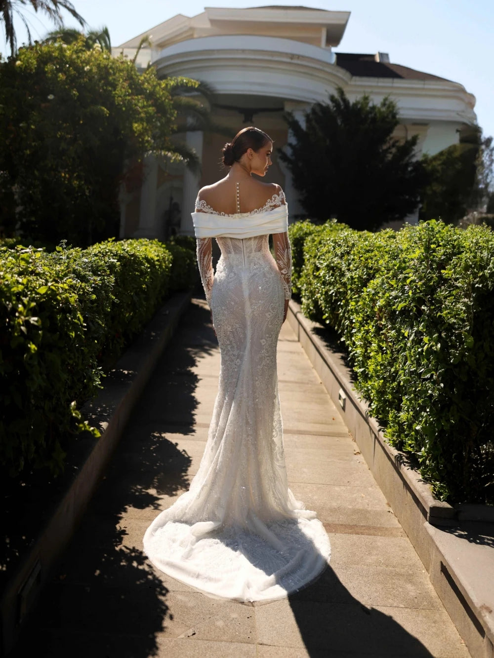 2026 New Detachable Train Embroidery Beaded Wedding Dress Long Sleeved Lace Bridal Gown Customized Dreamy Dresses For Bride