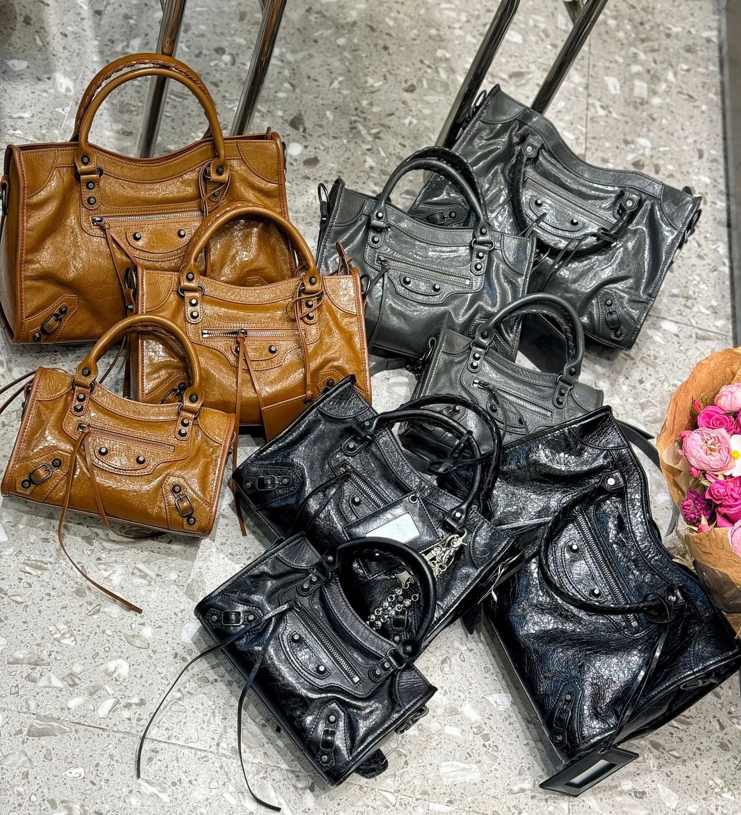 2026 Luxury Design Le City Rivet Motorcycle Bag Leather Leather Leather Handheld Women's Bag Trendy Fashion Single Shoulder Diag