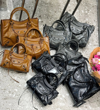 2026 Luxury Design Le City Rivet Motorcycle Bag Leather Leather Leather Handheld Women's Bag Trendy Fashion Single Shoulder Diag