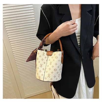 2025 Luxury Designer Women'S Shoulder Bag High-End Fashional Water Bucket Bag Crossbody Bags Unique Women Clutch Travel Tote Bag
