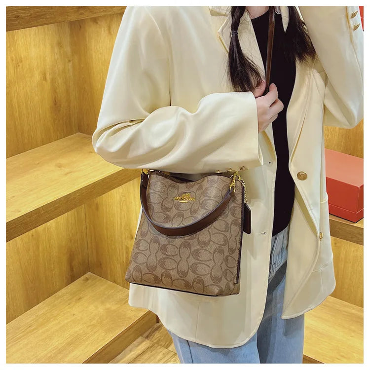Advanced Women's Bag 2026 New Fashion Luxury Retro Large Capacity Bucket Bag Versatile Single Shoulder Crossbody Bag Trend